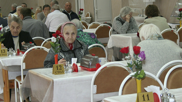 11% россиян хотят отдать пожилых родственников в дома престарелых  